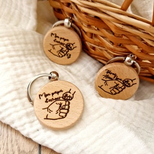 Porte clés personnalisé en bois. Gravure sur bois. Idée cadeau fête des grands-pères. Idée cadeau papa. Papi,Mamie,parrain,marraine.
