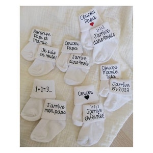 Chaussettes bébé. Annonce grossesse. Idée cadeau pour annoncer une surprise. Futur grand parents, marraine, parrain. Personnalisé. France image 3