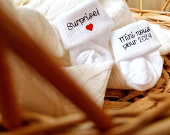 Baby socks. Pregnancy announcement. Gift idea to announce a surprise. Personalized gift. Father's Day.