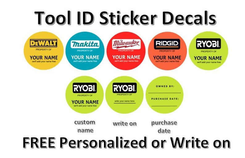 Pu&ograve; includere: Adesivi per l'identificazione degli utensili con i loghi di marchi come DeWalt, Makita, Milwaukee, Ridgid e Ryobi. Gli adesivi rotondi hanno spazio per un nome personalizzato o per scrivere. Il testo "FREE Personalized or Write on" &egrave; in basso.