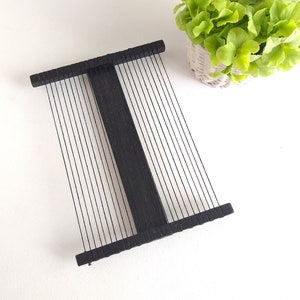 Small weaving loom, Hand loom beginners, Little weaving projects