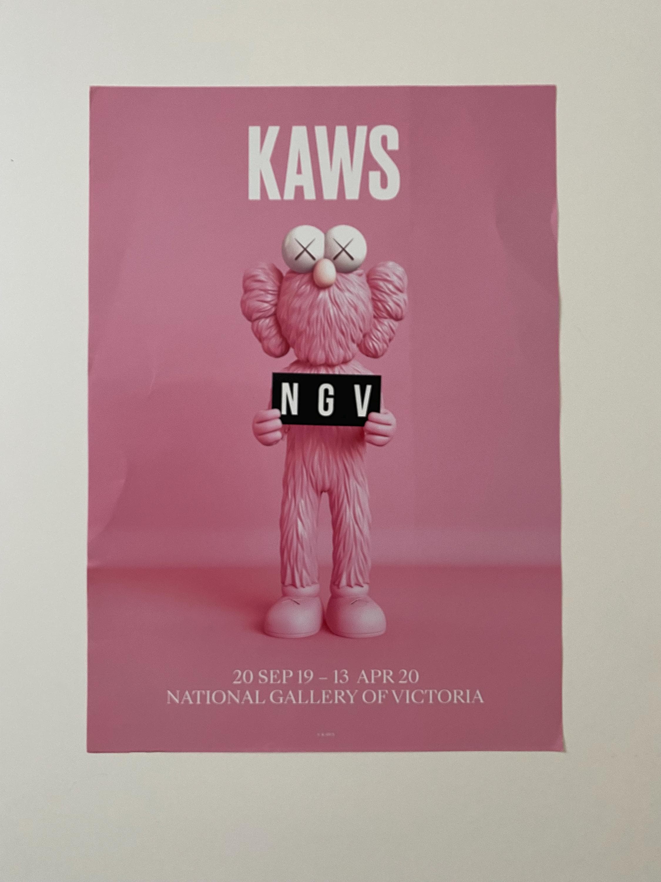 絵画+タペストリー KAWS x NGV BFF Exhibition Poster Blue KAWS x NGV BFF EXHIBITION POSTER (Blue) — STANDARD X FUTURE