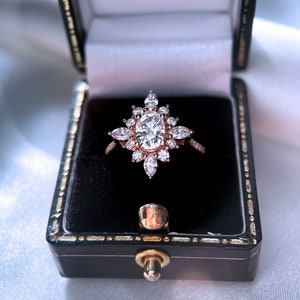 Anello di fidanzamento con diamante ovale da laboratorio VS1-VVS2 da 0,8 ct-1 ct, rapporto di classificazione IGI, diamanti accentati da 0,76 ct, anello Halo, anello di fidanzamento vintage