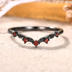 Anillo de compromiso retro con granate rojo, banda a juego con hojas de ramitas, banda de vid para mujer, banda de boda gótica con rama curva en V, banda de boda de oro negro.
