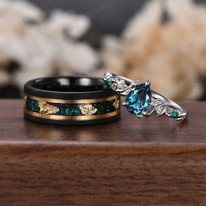 Anillo de pareja de alejandrita con pera gótica en oro negro, conjunto de anillos a juego para él y para ella, anillo de boda para hombre con esmeralda, anillo de promesa para hombre y mujer.