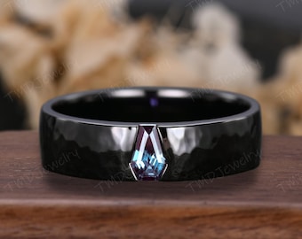 Schwarzgoldring 6mm Herren Coffin Cut Alexandrit Verlobungsring Gehämmertes Finish Stapeln Ehering
