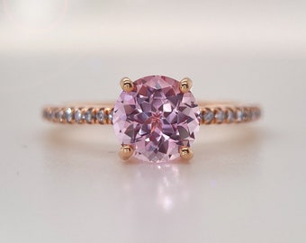 Anillo de compromiso con zafiro champán rosado: anillo de compromiso con diamantes en oro rosa de 14 k