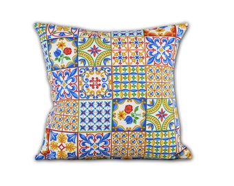 Removable decorative cushions in different patterns and colors - Cieffepi Home Collections