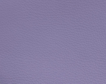 Può includere: Un primo piano di un tessuto testurizzato di colore lilla chiaro. Il tessuto ha una texture leggermente granulosa. Il testo "CIEFEEPI HOME COLLECTIONS" è stampato nella parte inferiore dell'immagine.