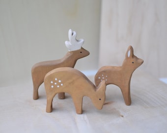 Holz Waldtiere – Hirsch & Reh handgefertigt – Montessori, Waldorf Spielzeug – Nachhaltiges Geschenk für Kinder
