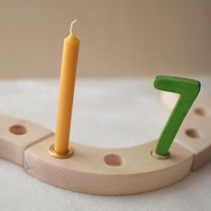 Bunte Holzzahlen Set für Geburtstagsring / Zahlen Stecker Geburtstag Kinder / Waldorf Geburtstagskranz Deko / Number Toppers Holz immagine 7
