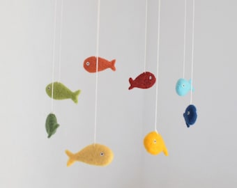 Mobile bébé Fisch, Mobile Filz Fisch, Mobile bunte Fische, Kinderzimmer & Babybett Dekor, Geburtsgeschenk, Geburtstagsgeschenk