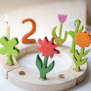 Holz Blumen Stecker für Geburtstagskranz / Waldorf Jahreszeitenring Deko / Holzblume & Kleeblatt / Geburstagsring Zubehör