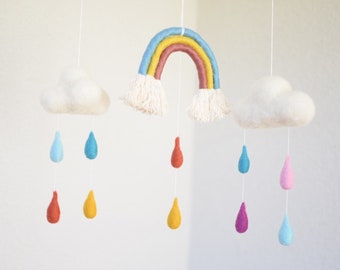 Mobile - Mobile Regenbogen Wolken und Regen - Kinderzimmer Deko - Baby Geburt Geschenk - Baby Mobile- Filz Mobile