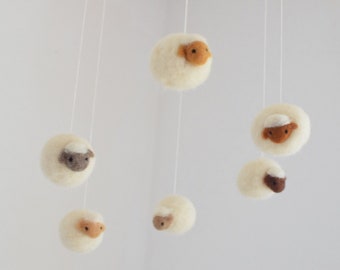 Baby Mobile Schafe, Filz Tiere Schaf Mobile, Nadelgefilzte Schafe, Geburtsgeschenk, Geburtstagsgeschenk, Kinderzimmer Deko, Wohndekoration