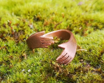 Embracing ring, Hugging ring, Hands, in Copper, handmade, adjustable, free fabric pouch