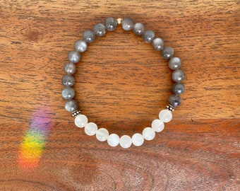 Pulsera de piedras preciosas naturales The Moon~ de piedra lunar blanca y piedra solar negra