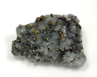 Calcopirita sobre cuarzo para una poderosa manifestación y transformación.
