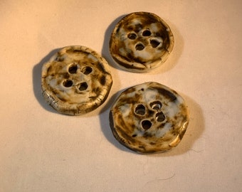 Tre bottoni in porcellana