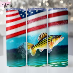 Vaso de pescado PNG, diseño de vaso delgado de 20 oz, vaso de papá pescador, pez lubina saltando en el agua png, descarga digital, bandera estadounidense Png