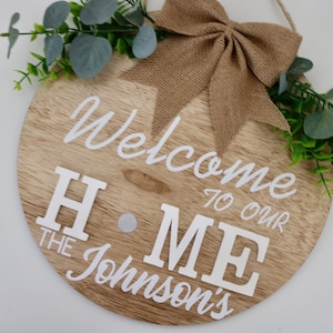 Interchangeable Door Hanger with Name, Welcome Sign, Door Hanger, Housewarming gift, interchangeable for each season, Christmas Sign, Gift