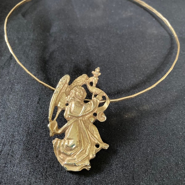 Alva Museum replica goldtone angel pendant hammered cuff choker necklace