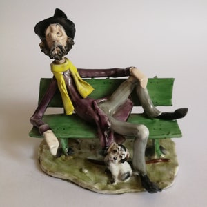 Artistieke keramiek van Vietri/Italiaanse standbeeld gemaakt met de hand, handgemaakte meubels, Manon en hond/clochard
