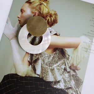 Selene - Natural (handcrafted mother of pearl with brass earring)