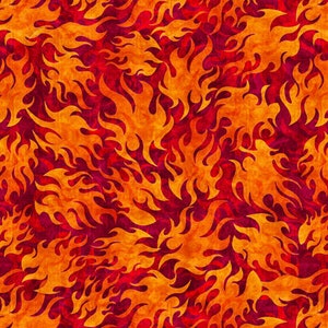 Könnte beinhalten: Ein lebendiger Stoff mit einem sich wiederholenden Muster aus stilisierten Flammen. Das Design zeigt feurige orange und gelbe Flammen vor einem tiefroten Hintergrund, was eine dynamische und energiegeladene Optik erzeugt.