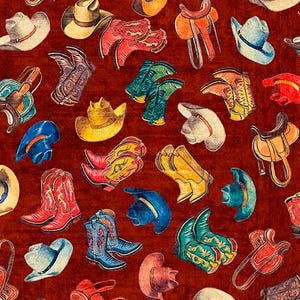 Puede incluir: Un patrón repetitivo de sombreros, botas y sillas de montar de vaquero en varios colores, incluyendo rojo, amarillo, azul y verde, sobre un fondo rojo oscuro. El diseño tiene un estilo vintage e ilustrado.