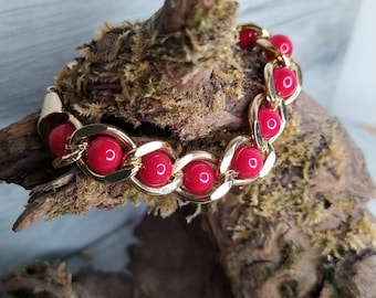 Vintage NAPIER Gold Tone Chain Link Bracelet With Coral Beads Mid Century Elegant Women Accessory 60s Aesthetic Jewelry