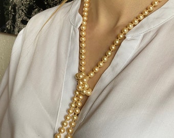 Vintage Les Bernard signerat pärlhalsband 31 i enkel sträng klassiskt bröllopsaccessoar elegant