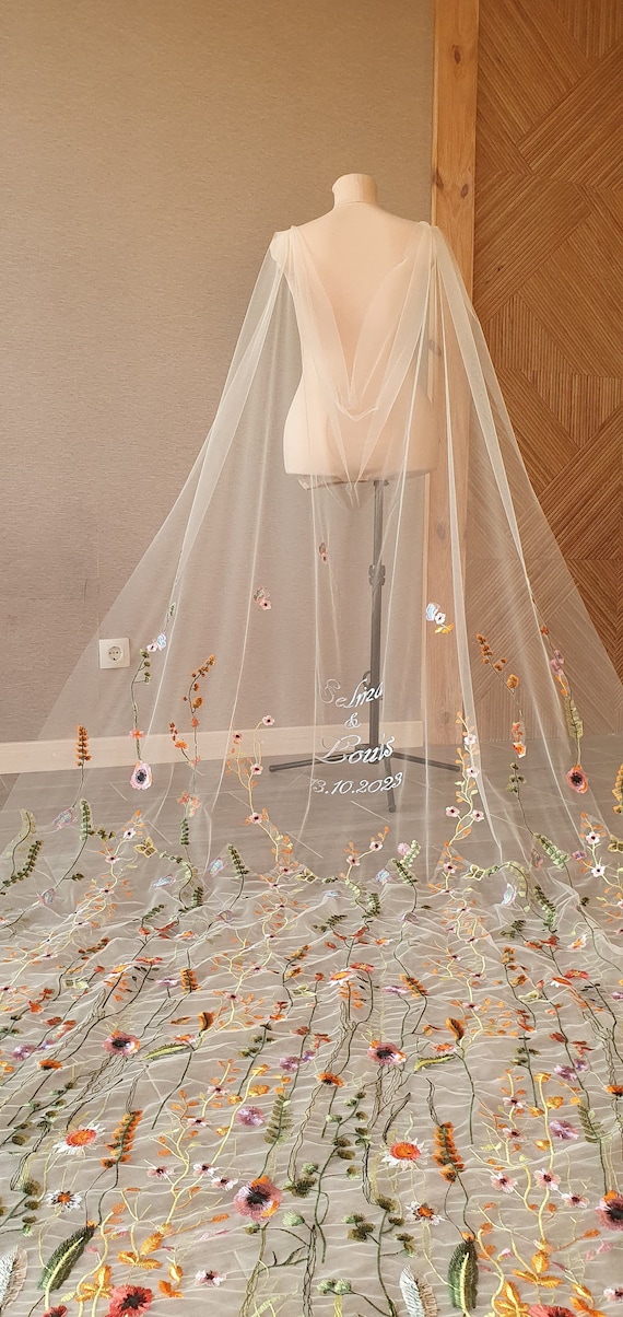 ウエディングベール　花柄刺繍 刺繍入り花柄ブライダルベール：シークレットガーデン ワイルド