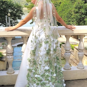 3D Green and white floral wedding veil, leaf wedding veil, flowers wedding veil, secret garden botanical wildflower veil, green vines veil.