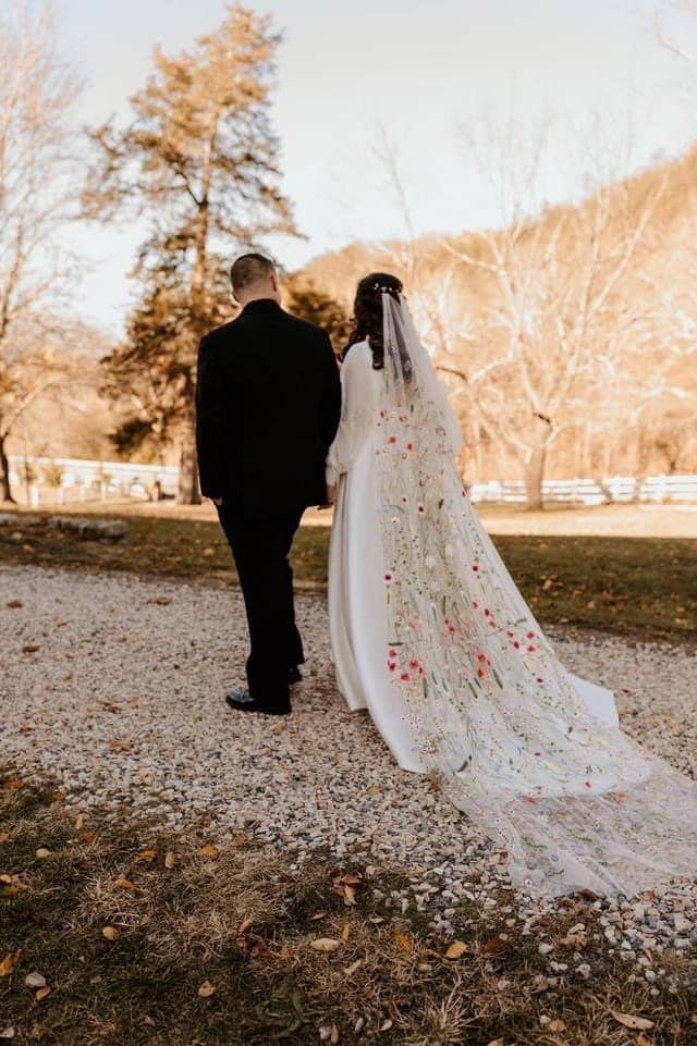 花柄ウェディングベール：シークレットガーデン、色鮮やかな野花