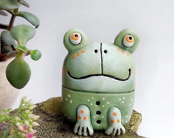 陶器製カエルの置物 手作りの陶器製カエルの置物：奇妙な彫刻アート - Etsy 日本