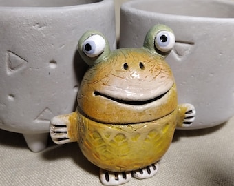 手作りの陶器製カエルの置物：奇妙な彫刻アート - Etsy 日本