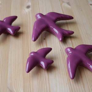 Violet swallows - set of 4- Keramikschwalben, ceramic swallows, wall birds, Hirondelles en céramique, golondrinas de cerámica, svale.