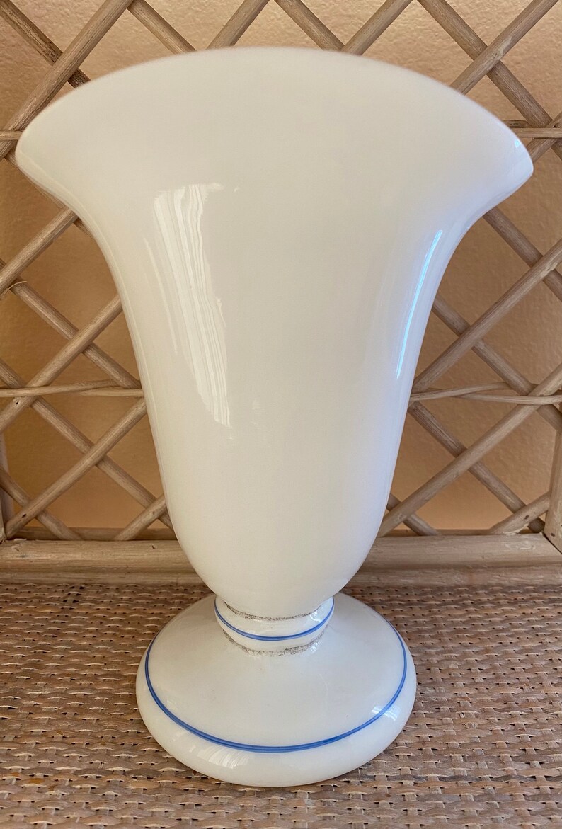 45 Milchglas Vase PNG
