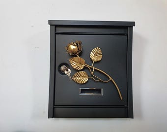 Caixa de correio preta de parede com rosa dourada, para porta/parede, metal, com fechadura, 2 chaves.