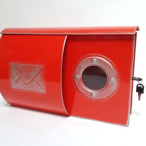Bullauge Sichtfenster Eleganter und moderner Briefkasten zur Wandbefestigung, Presse, Metallkunst, Metallarbeiten, MetalArtGallery