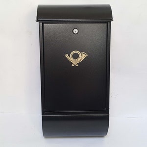 MAILBOX Wandhalterung, modischer schwarzer Briefkasten, drei Tasten, elegant und modern, MetalArtGallery, Tube für die Presse