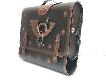 Elegante buzón de pared o puerta, tubo para prensa, moderno buzón, dos llaves, galería de arte en metal, mochila, símbolo de trompeta de oficina de correos.