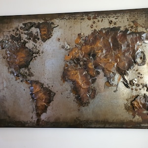 Art mural, sculpture en métal, carte du monde, carte du monde 3D faite main, décoration murale 3D en métal, carte du monde, décoration d'intérieur en métal, 48 x 31,50 pouces, grande oeuvre d'art moderne