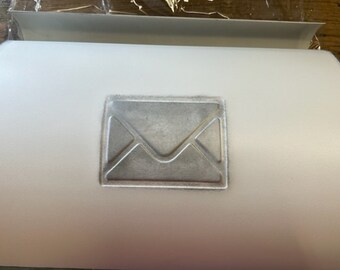 Elegante y moderno buzón de pared, tubo para prensa, patinado en cobre plateado o dorado, MetalArtGallery, herrería, cerradura para buzón