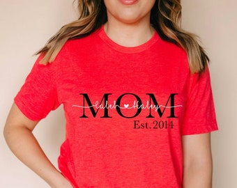 Camiseta de mamá personalizada, regalo del día de la madre, camisa de mamá, camisa de mamá con nombres de niños, día de la madre, regalo para las mamás, camisa personalizada mamá