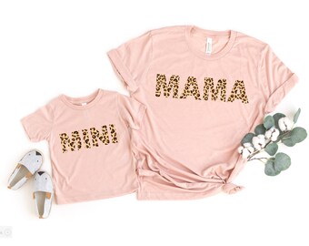 Camiseta com estampa de leopardo mamãe e eu combinando, camisa com estampa de leopardo da mamãe, mini camisa com estampa de leopardo, mamãe e mini camisa com estampa de leopardo