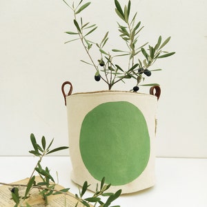 Funda para maceta de lona verde lima de 20 cm / Cesta para plantas estilo boho pintada a mano con círculos / Decoración moderna y contemporánea para el hogar / Regalo de la jungla urbana