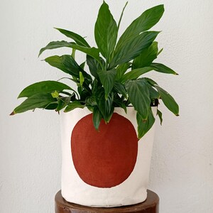 Cache-pot en toile couleur terre cuite, pot de fleurs rond en tissu organique peint à la main, cache-pot d'intérieur imperméable, décoration scandinave moderne