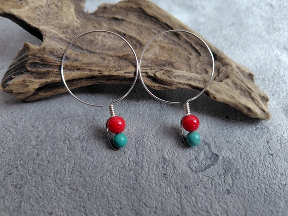 赤珊瑚ビーズのクリップオンピアス　シルバー 赤珊瑚ビーズのクリップオンピアス シルバー フープ イヤリング